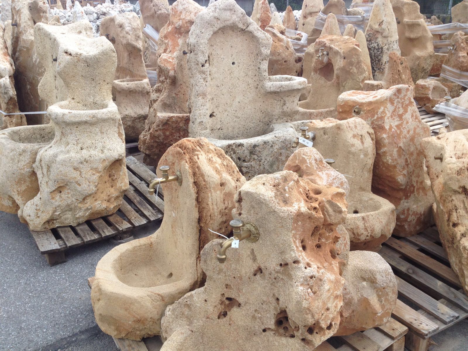 FONTANINI IN PIETRA DI TRAVERTINO